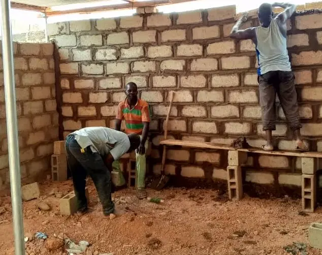 Local d'alphabétisation en cours de construction